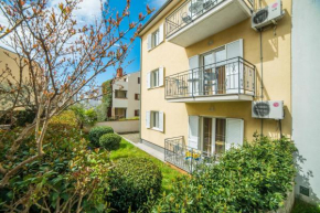 Отель Apartments Bella  Ровинь